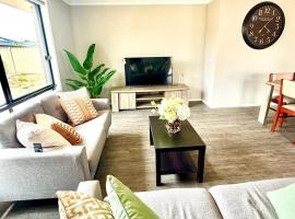 Modern and Spacious three Bedroom House โรงแรมในเชปเปอร์ตัน