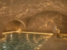 LLONGA'S Born Suites & Spa