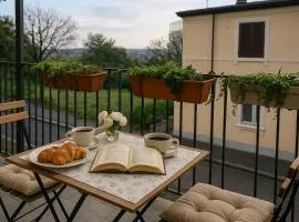 Elegant Milan Jacuzzi Retreat with Sunny Terrace & Excellent Metro Links