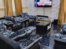 Aduniniyi 7 Shines, Hotel in Igando