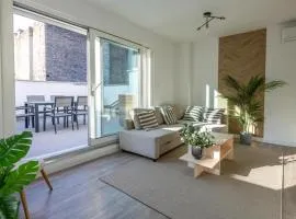 Central Apartment With Terrace - L12