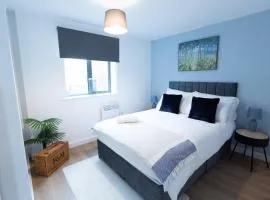 Spacious City Centre Apartment with Balcony