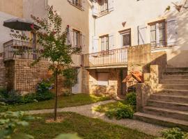 Maison Caviale, 4 suites privées au coeur de Figeac, 4 chambres, 4 salles de bain, jardin, hotell i Figeac