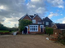 Carylls Country House, Hotel in Faygate