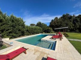 Casa con parque soñado, gran piscina, parrilla y CheckOut 18 hs!, hotel a Duggan