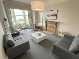 Prime Dundee West End 3BR Apartment, Stunning River Views, Sleeps 6