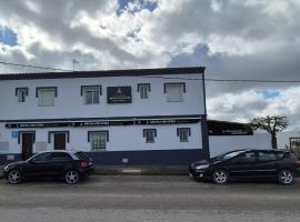 Hostal Restaurante Abuela Beatriz, hotel u gradu Benalup Kasas Vijehas