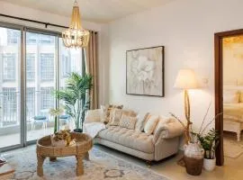 Romantic hideaway with Burj view