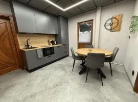 BRIVIBAS RESIDENCE - EAST / WEST, free PRIVAT parking, free WIFI, self check-in