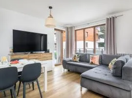 Stegna Park 29C - słoneczny apartament z dwiema sypialniami i dużym, narożnym balkonem