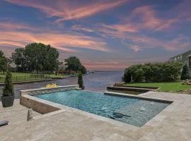Lakefront Villa 5BR w Private Pool Boat Parking Golf and Tennis, hotel i Kemp