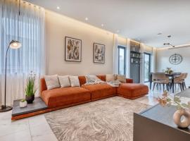 6BR luxury villa with Pool & Hot tub - 2Living rooms & 10Bathrooms, hotel Tal-Għoqod városában