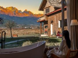 Lijiang Tennessee Moutain Lodge - A Luxury Farmstay with Jade Dragon Views-Baisha Village Branch-English Speaking and Tickets Reservation Service, hotel a Baisha