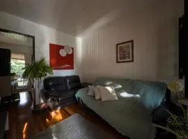 Casa com Churrasqueira e amplo espaço de lazer