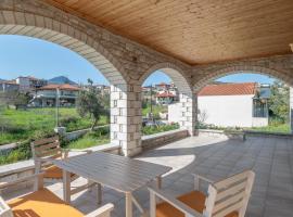 Angelina's House, hotel u gradu Valíra