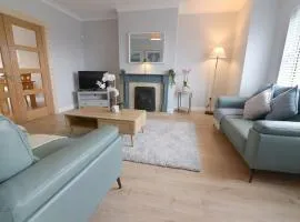 Cozy Galway 4 bed with Free Parking and walk to city