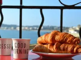 Sea view with balcony old town of Antibes 2 pers