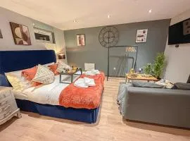 Cozy Studio Garden Wi-Fi Off Street Parking