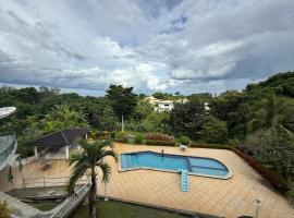 Casa 3 suítes, Piscina e Quadra em Condomínio Alto Padrão, hotel sa Lauro de Freitas