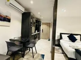 Prime Aura Lennox Luxury Suites