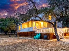 Away at the River, hotel i Leakey