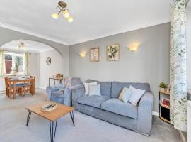 Cosy Family House in Diss with Parking, hotel di Diss