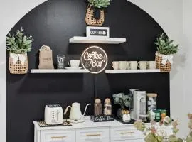 3BR Near O'Hare • Office • Coffee Bar • Sleeps 9