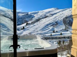 Luxurious chalet for family and friends, hotel Strandában