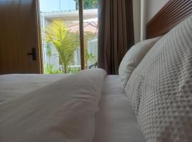 Dhigurah Holidays, hotel en Dhigurah