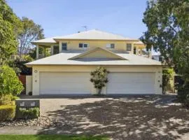 Luxury Noosaville 3BR townhouse with Private Pool