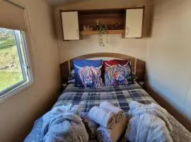 Caravan - Sleeps 8- Countryside Retreat