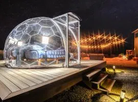 Stargazing Retreat with Hot Tub Deck Hammocks BBQ