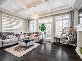 Big House near China Town, QEW, Airport, Mississauga South