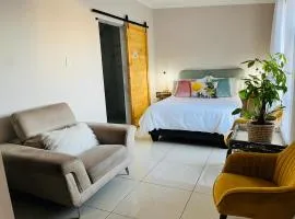 Algo Eden Stays-Sunbird Suite