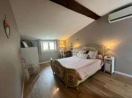 Chambres et Gîte PEYROUTAS " CAMILLE" Vignonet St Emilion、Vignonetのホテル