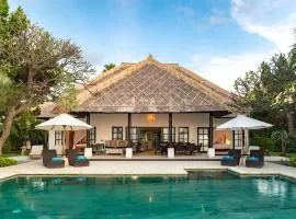 Bersama - luxury beachfront villa!