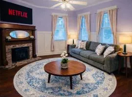 Historic King Suite, Walk to Riverwalk Downtown Wilmington