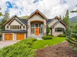 Eagle Lodge Pool & Private Hot Tub Ski In and Out