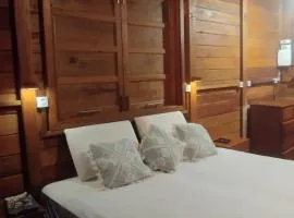 Chalé de madeira romântico e privativo na praia do Ceará