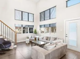 Luxury East Coast Retreat - Outdoor Pool