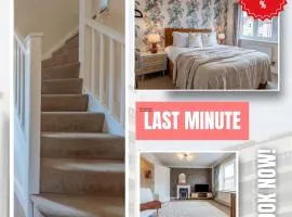 Last-Minute Escapes ! Summer Days l RTM Stay l 4 -Bed House By Finesse Stays Short Lets & Serviced Accommodation Wakefield With Parking, Contractors