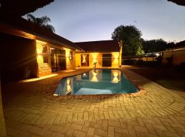 Golf View Guest House, Hotel in Mahikeng