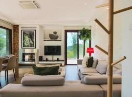 Forest View Luxury Villa Chantara, Hotel in Phini