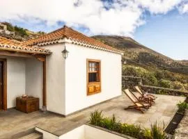Casa Salazar, between the ocean and the volcanoes