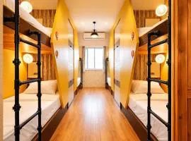 Hive BnB 蜂巢膠囊旅店 - 花蓮火車站旁背包客青旅 - 步行5分鐘