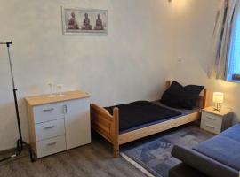 Burg Apartment mit Badewanne und Balkon, hotel a Burghaun