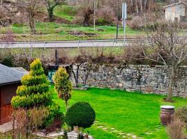 Hotel Acebo & Natura, hotel em Castiello de Jaca