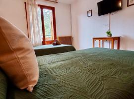 Hotel Acebo & Natura, hotel u gradu Castiello de Jaca