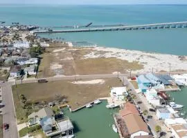 Channelfront - Dock - Fishing - BBQ - Deck