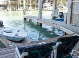Channelfront - Dock - Fishing - BBQ - Deck